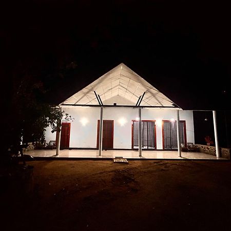 Neem Holiday Bungalow Yala Tissamaharama Bagian luar foto